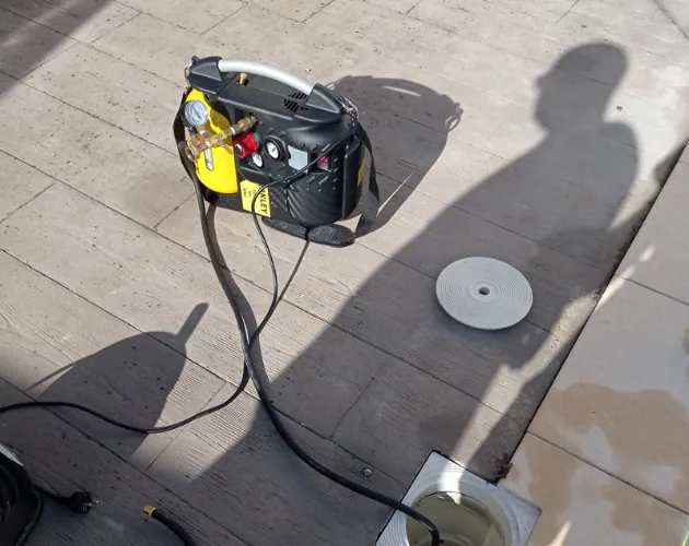 Contrôle pour fuite de piscine